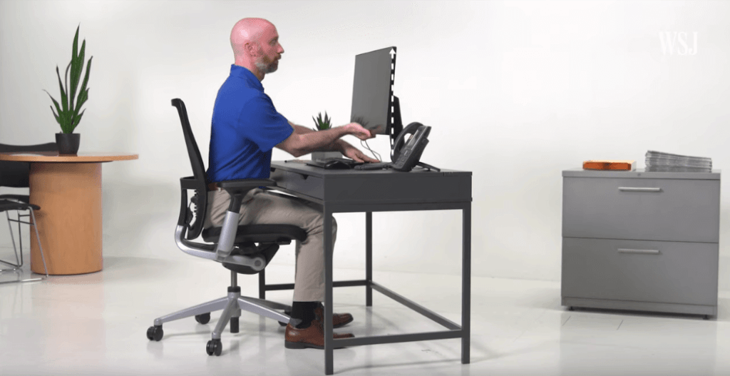 Evitar Dolores De Espalda Ordenando Bien El Escritorio Y La Computadora